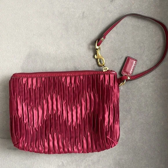 New coach wristlet - Picture 3 of 4